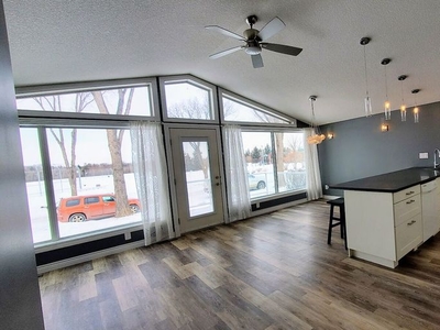 Bunglow located in a prime residential area of Argyll in Central South Edmonton | 6731 88 Street Northwest, Edmonton