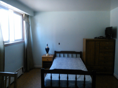 Furnished room in 3bdrm apt of a triplex, Allen/Eglinton