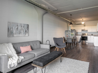 JUST LISTED! 5 YEAR NEW, 800 SQ FT WALKERVILLE LOFT FOR RENT!