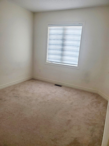 Rooms for rent in Milton, ON. Close t