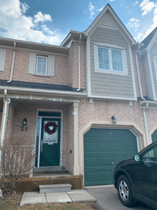 Spacious 3 Beds 2.5 Bath townhouse Mississauga(Meadowvale)