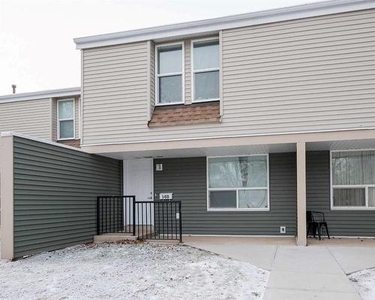 Townhouse For Sale In South Patterson Place, Grande Prairie, Alberta