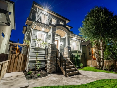 2452 Trinity Street Vancouver, BC V5K 1E1