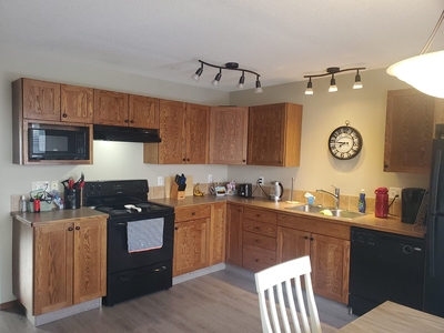 Blackfalds Pet Friendly Townhouse For Rent | Beautiful 3 Bedroom Home in