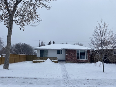 Calgary Pet Friendly House For Rent | Southview | Southview Sought after neighbourhood Large