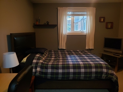 Calgary Room For Rent For Rent | Westgate | Spare room with FULL attached