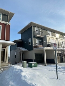 Calgary Townhouse For Rent | Nolan Hill | 3 Bedrooms, 2.5 Bathroom with
