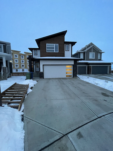 Chestermere Pet Friendly House For Rent | 5 Bedrooms + 4 Bath