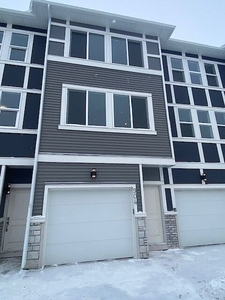 Chestermere Townhouse For Rent | Cozy 2 bedrooms and 2.5