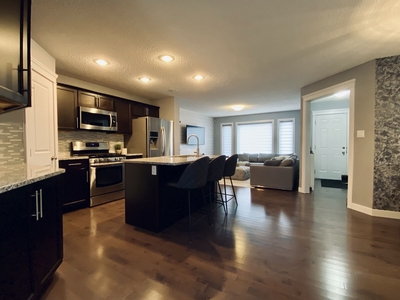 Edmonton House For Rent | Walker | Entire Home, 1600sf, 3 Bed+Den