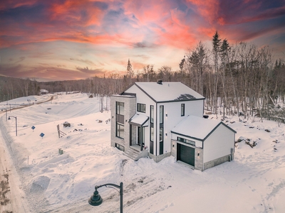 House for sale, 43 Mtée du Grand-Pic, Lac-Beauport, QC G3B2S7, CA, in Lac-Beauport, Canada