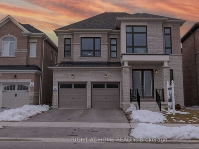 House for sale, 92 Woodhaven Ave, in Aurora, Canada