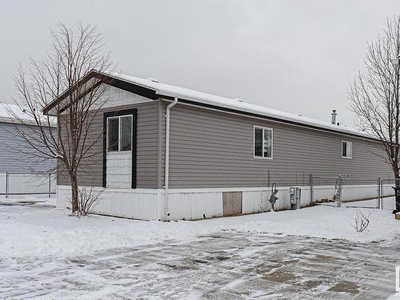 House For Sale In Maple Ridge, Edmonton, Alberta