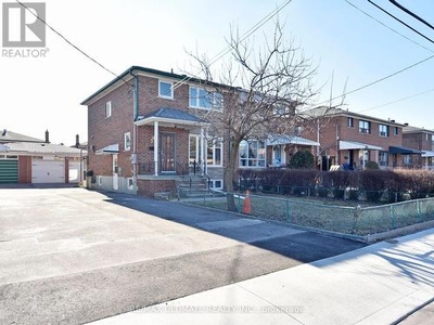 House For Sale In Syme, Toronto, Ontario