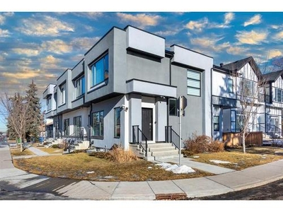 Townhouse For Sale In Highland Park, Calgary, Alberta