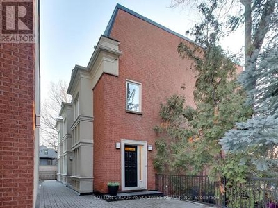 Townhouse For Sale In Hillcrest-Bracondale, Toronto, Ontario