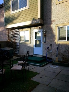 Townhouse For Sale In Thorncliffe, Calgary, Alberta