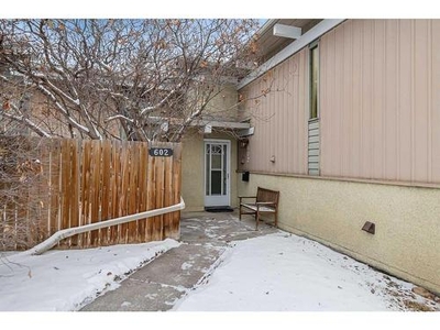 Townhouse For Sale In Willow Park, Calgary, Alberta