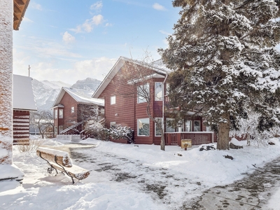 House for sale, 1 - 717 7th Street, Canmore / Banff, Alberta, in Canmore, Canada
