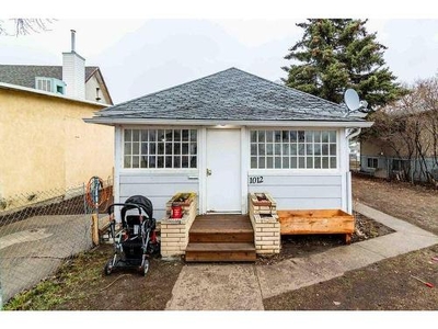 House For Sale In North Flats, Medicine Hat, Alberta