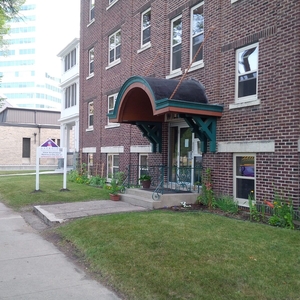 Winnipeg Apartment For Rent | Legislature | 75 Kennedy