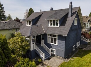 2053 ST. ANDREWS AVENUE North Vancouver