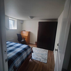 Furnished Private Rooms for Grad Students - Old Westmount