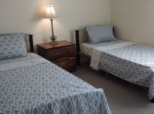 Furnished room for rent - 1 bedroom apartment -Sheridan college