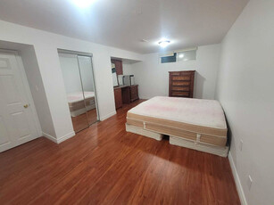 SPACIOUS BEDROOM WITH PRIVATE WASHROOM AVAILABLE FOR RENT