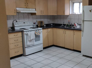 SPACIOUS ONE BEDROOM IN GROUND LVL HOUSE, NETHERWOOD/MORNNG STAR