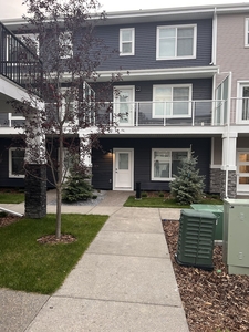 Calgary Pet Friendly Townhouse For Rent | Evanston | Brand New Townhouse in Livingston