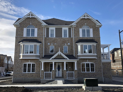 4-Bed, 4-Wash Mattamy High-end Townhouse (End Unit) in Whitby