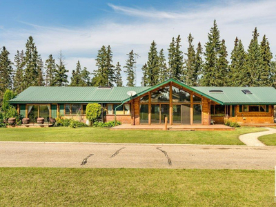 40 Very Private Acres With Cedar Log Home. 10 KM From Town