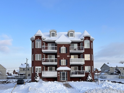 Condo/Apartment for sale, 1080 Rue Émile-Bouchard, Vaudreuil-Dorion, QC J7V0B6, CA, in Vaudreuil-Dorion, Canada