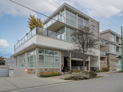 Condo/Apartment for sale, 306-1831 Oak Bay Avenue, Greater Victoria, British Columbia, in Victoria, Canada