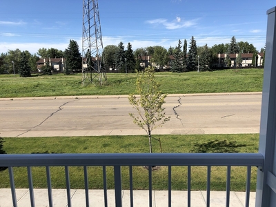 Edmonton Pet Friendly Townhouse For Rent | Blue Quill | Exclusive Townhouse at Prime Location