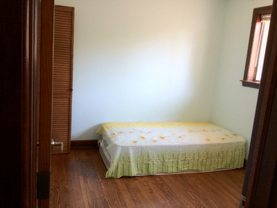 PRIVATE BRIGHT ROOM 2ND FLOOR-50m TO PLAZA STEELES & BATHURST