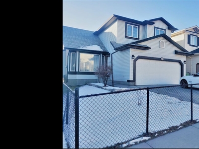Calgary Main Floor For Rent | Arbour Lake | 4.5 BEDROOM 2.5 BATHROOM