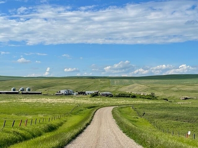 Calgary Pet Friendly Acreage For Rent | Bearspaw | Accommodation on Large Ranch (Short