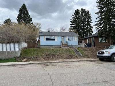 House For Sale In Highland Park, Calgary, Alberta