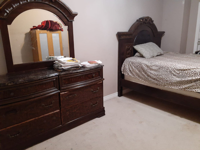 Room available for rent couple or two girls