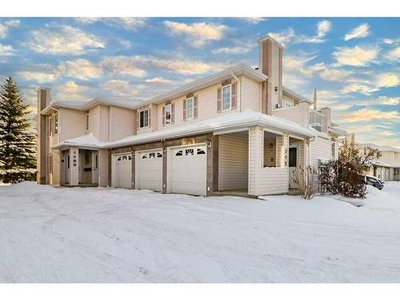 Townhouse For Sale In Devonshire, Red Deer, Alberta