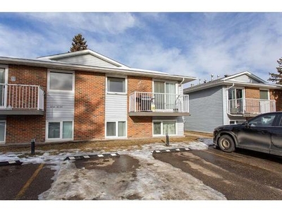 Townhouse For Sale In Highland Green Estates, Red Deer, Alberta