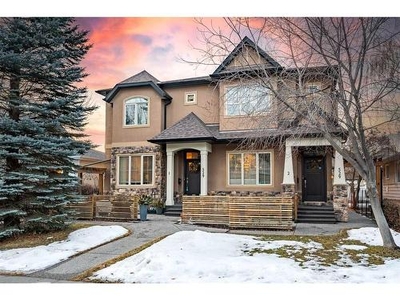 Townhouse For Sale In Parkdale, Calgary, Alberta