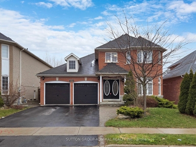 249 Marble Pl Newmarket, ON L3X 2Y3