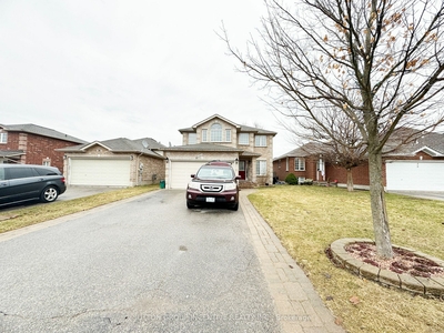 28 Dunsmore Lane Barrie, ON L4M 7A1