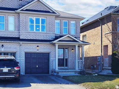 32 Black Maple Cres Vaughan, ON L6A 0P6