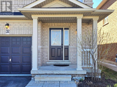 32 BLACK MAPLE CRES Vaughan, Ontario