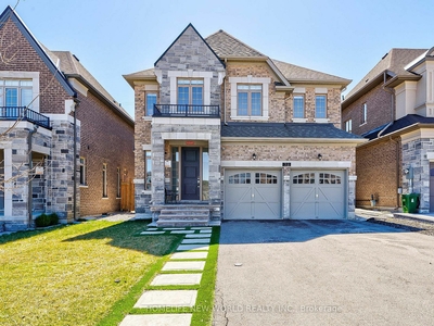 32 Queen Magdalene Pl Toronto, ON M2H 0A6