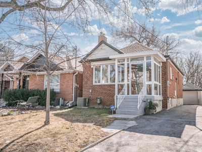 A 3 Bdrm 2 Bth Jane St & Lawrence Ave W